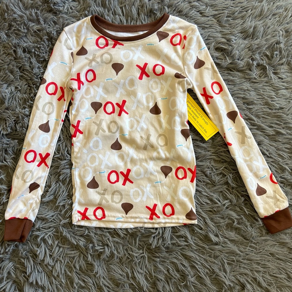 XO Pattern Pajama Set - Picture 2 of 7